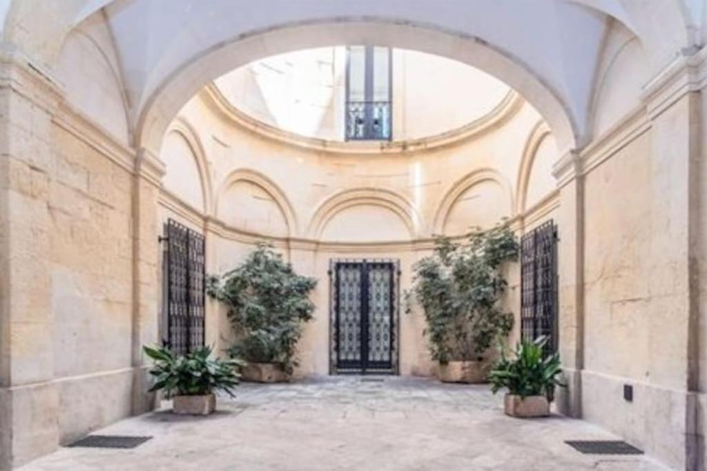 Casa Vacanze De Mari Lecce Extérieur photo